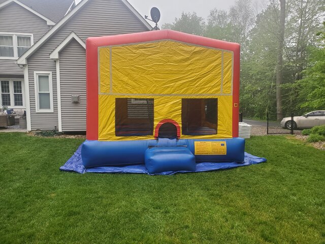 Deluxe Enclosed Bounce House