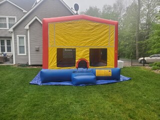 Deluxe Enclosed Bounce House